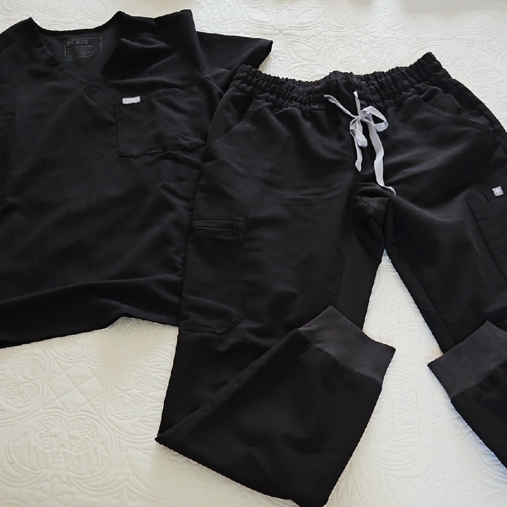 Figs Black Scrub Set